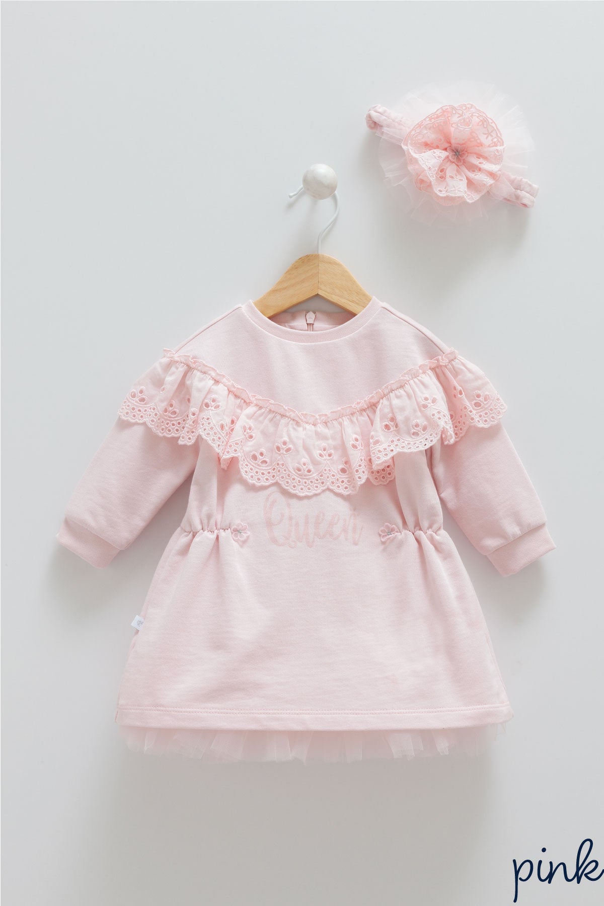 Krem Renk Bebek Elbisesi - Şıklığın ve Neşenin Buluştuğu An